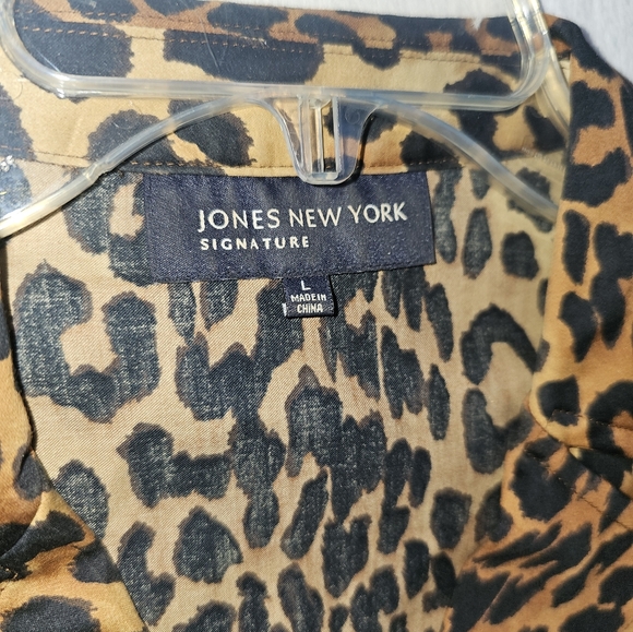 Jones New York, animal print button up blouse size L - Picture 6 of 7